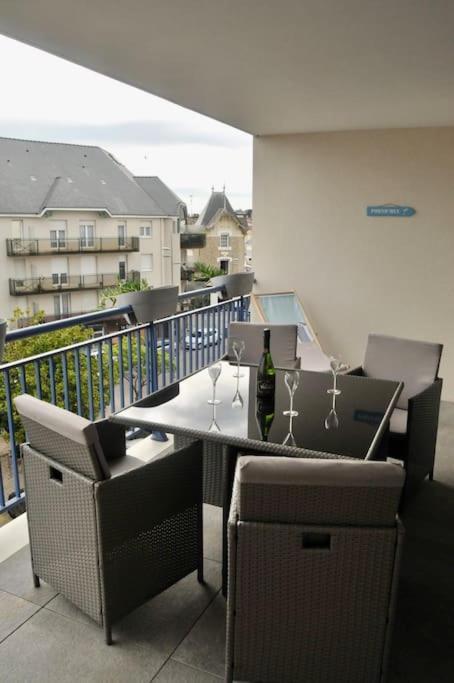 Elegant & Spacieux, Place Du Dauphin A פורנישי מראה חיצוני תמונה